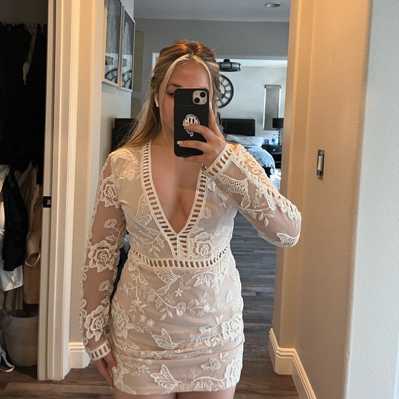 GORGEOUS LACE SHEER MISSGUIDED DRESS - Picture 2 of 10